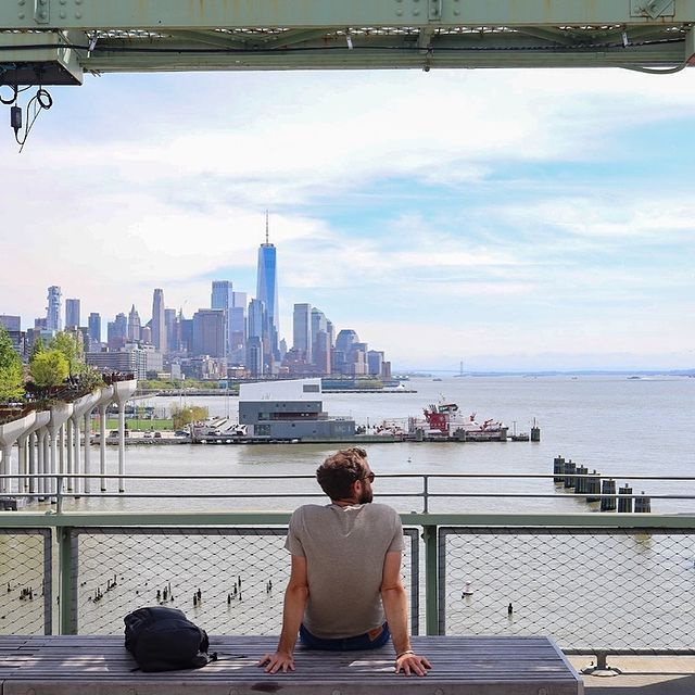 Back in New York ð½

1. Sur le roof top du Market 57 
2. Depuis le bateau en allant Ã  Elis Island (Ã©galement visiblement gratuitement en prenant le bateau pour Staten Island)
3. Au sommet de lâEmpire State Building (Ã  choisir, jâai prÃ©fÃ©rÃ© le One World oÃ¹ nous Ã©tions montÃ©s en 2019)

Ãa nous a fait tout bizarre de passer de la cÃ´te ouest Ã  New York, on avait lâimpression dâÃªtre revenus en Europe. Plus besoin de prendre la voiture Ã  chaque dÃ©placement !

#newyorkcity #newyork #pier57 #empirestatebuilding #newyorkbuildings #newyorkskyline #lesfranÃ§aisvoyagent