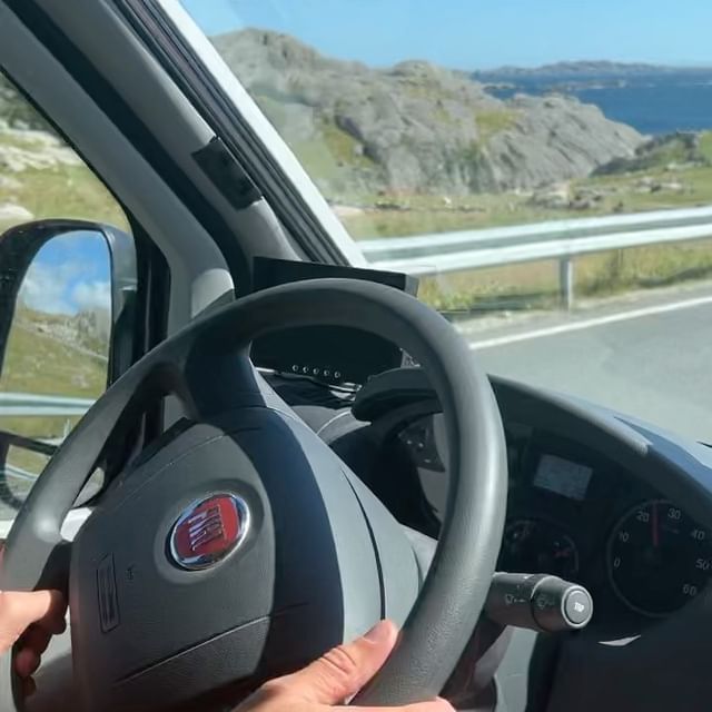 C’est seulement notre deuxième jour en Norvège 🇳🇴 et on en a déjà pris plein les yeux sur la belle route côtière du sud, entre Flekkefjord et Varhaug.

📍 Route 44 au sud de la Norvège

#visitnorway #nortrip #southnorway #norwegen #look_at_me_norway #norwegianescape #norsknatur #vanlifenorway #roadtripenvan #norwaynature #vivreenvan #norge #roadtripnorway #norway2day