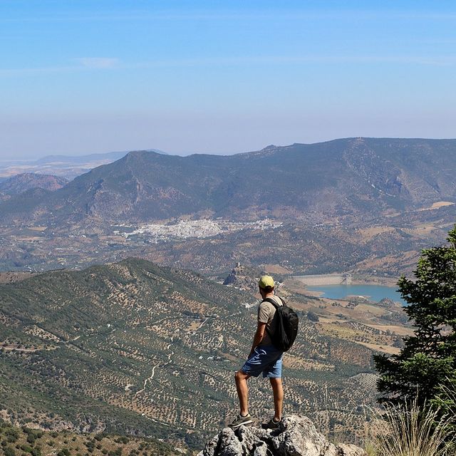 Rando sur les hauteurs Ã  proximitÃ© du village de Zahara de la Sierra â¥ï¸ Vraiment trÃ¨s chouette !

#sierradegrazalema #zaharadelasierra #hikespain #puertodelaspalomas #cadiznature #grazalema #parquenaturalsierradegrazalema #andalousie #roadtripandalousie