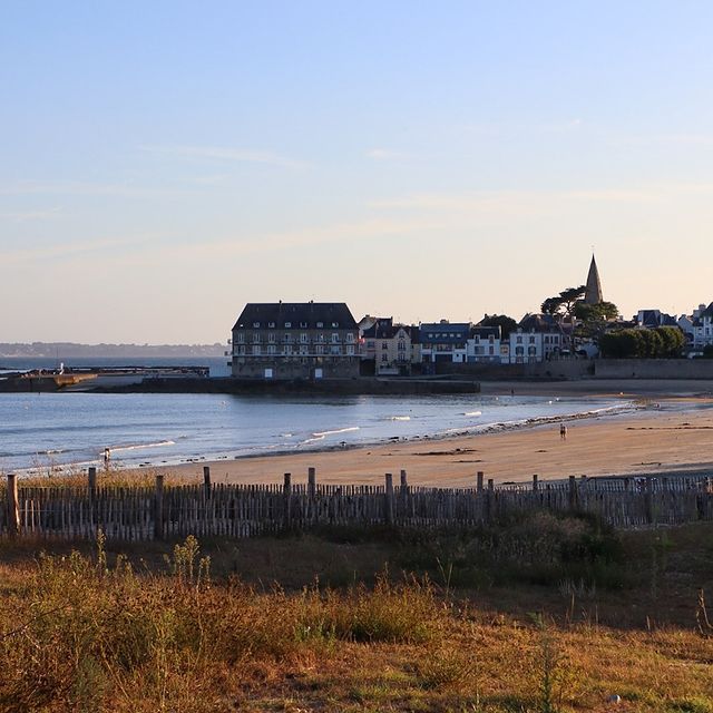 DerniÃ¨re Ã©tape en Bretagne : Lorient ! 

En vÃ©ritÃ©, on a surtout vu Larmor plage, le temps dâune jolie soirÃ©e dâÃ©tÃ©. Le top ð

#larmorplage #lorient #lorientbretagnesudtourisme #morbihan #morbihantourisme #plagebretonne