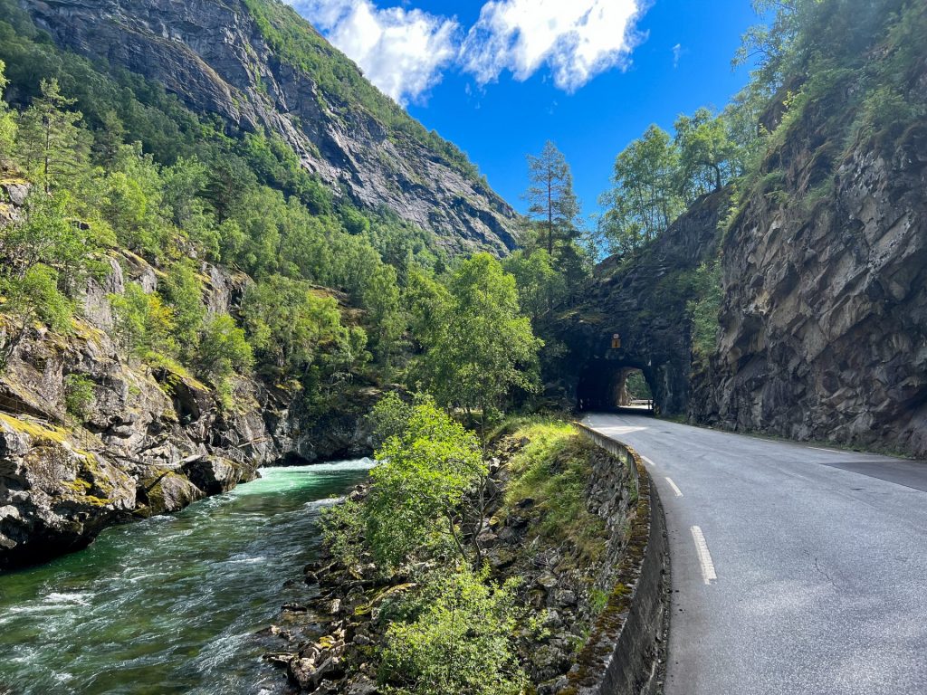 La route touristique 630 est à parcourir pendant un road-trip en Norvège